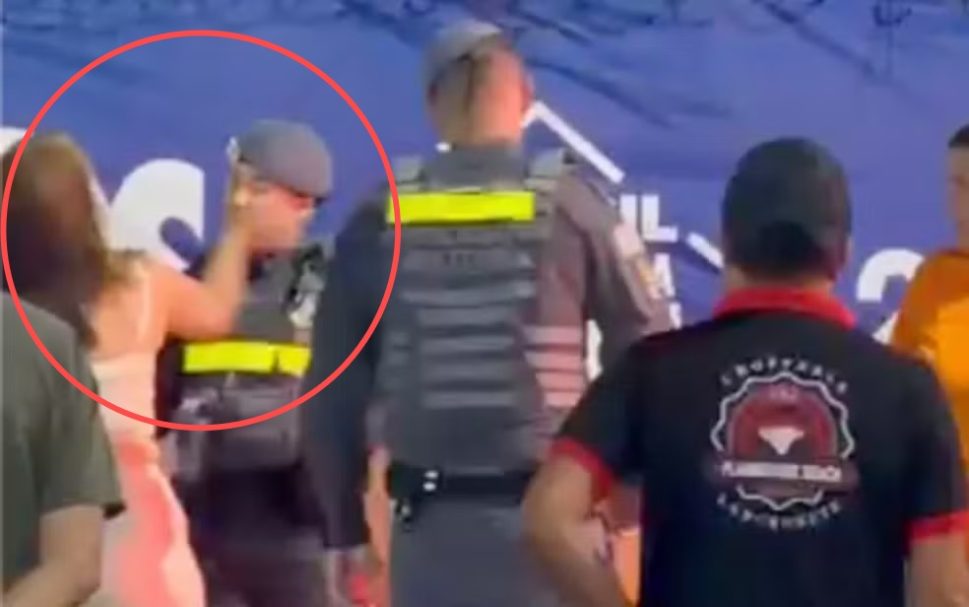 Mulher dá tapa no rosto de policial militar durante confusão na Festa do Peão de Barretos