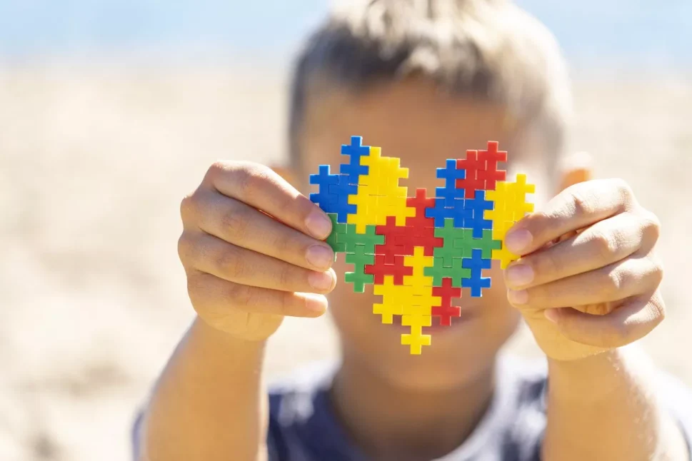 Justiça permite dedução integral de mensalidade escolar de criança com autismo no Imposto de Renda