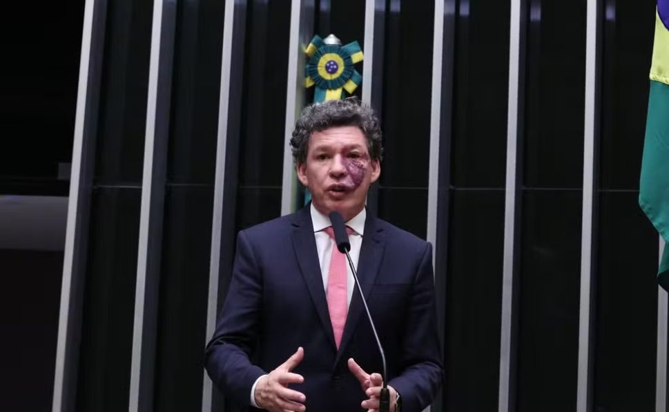 Congresso antecipa comissão da MP da taxa das blusinhas após reunião de Lula, Alcolumbre e Motta