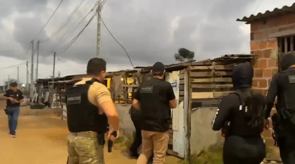 Operação Repulsa mira organização ligada ao Comando Vermelho e cumpre 20 mandados em Alagoas
