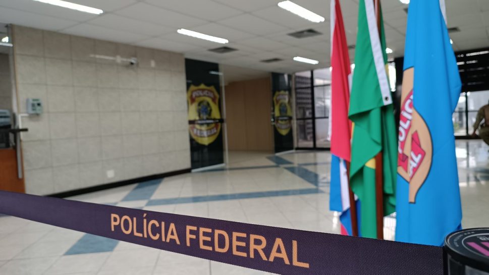 Abuso infantil: após alerta da Interpol, PF cumpre mandados de busca e apreensão em Maceió