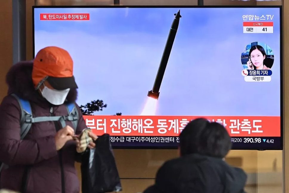 Coreia do Norte lança 2 mísseis em intervalo de três horas