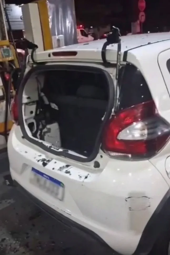Torcedores do CRB quebram carro de motorista por aplicativo que levava torcedores do CSA ao estádio
