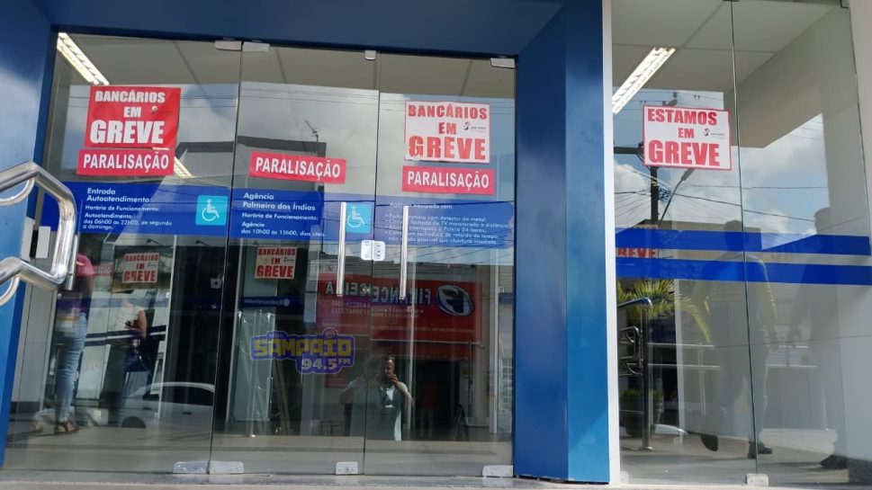 Funcionários da Caixa aderem à greve e atendimento interno é suspenso em Palmeira dos Índios