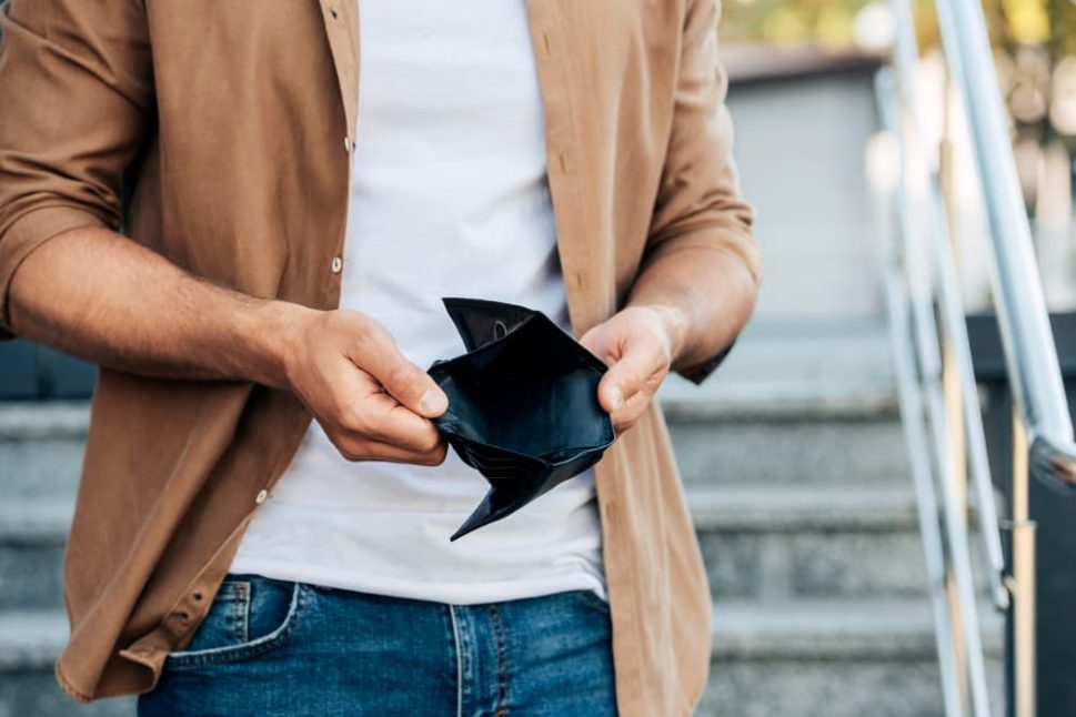 Problemas financeiros afetam a saúde mental de 89% dos brasileiros, aponta Serasa