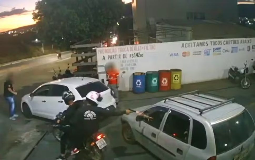 Homem é morto com mais de 10 tiros na frente das filhas na Bahia