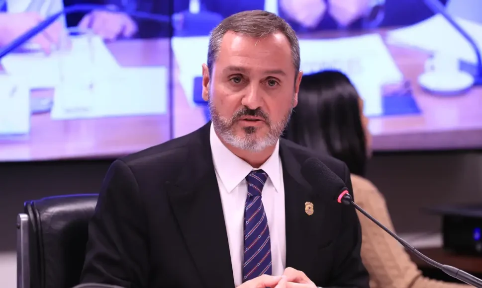 Presidente do STF dá 48h para diretor geral da PF se manifestar