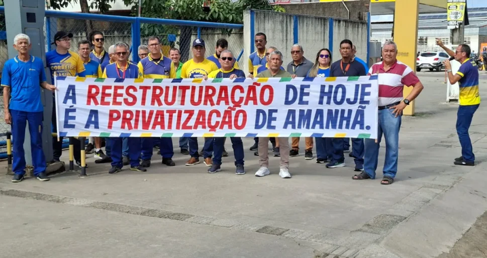 Trabalhadores dos Correios fazem protesto em Maceió e ameaçam greve a partir do dia 10