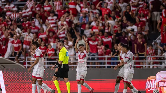 Série B: CRB vence por 2 a 1, entra no G-6 e rebaixa o Londrina (PR)