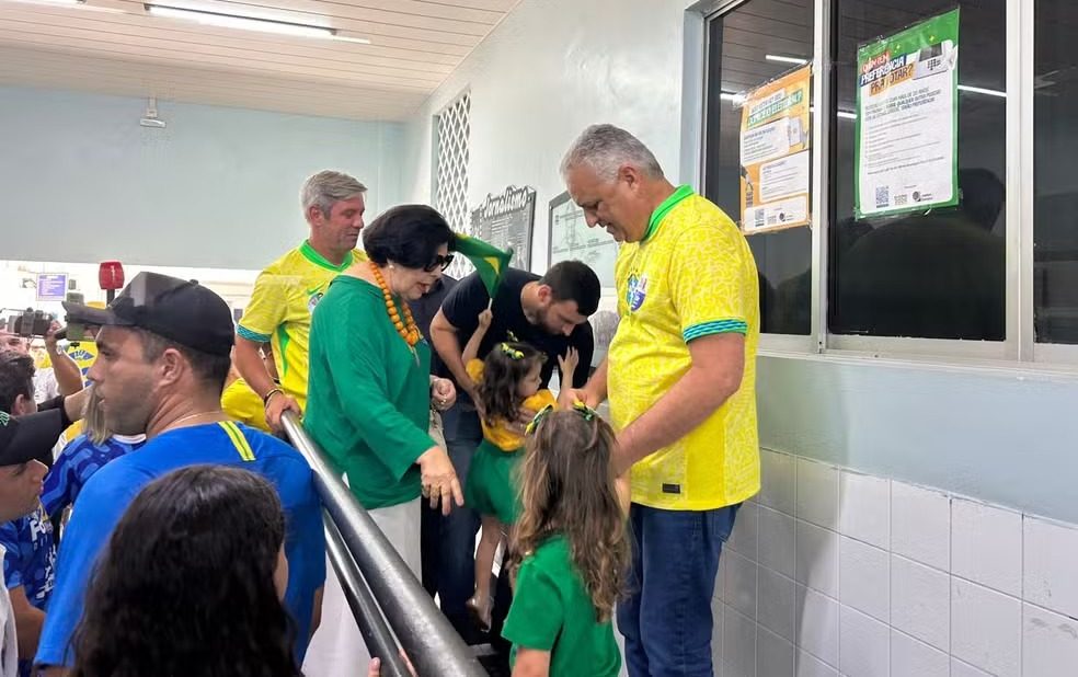 Alfredo Gaspar, vice de Flávio Bolsonaro, vota em Maceió no 2º turno e segue para Brasília