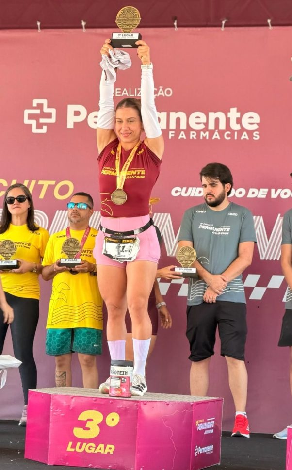 Atleta Jéssica Santos, de Palmeira dos Índios, conquista 3º lugar geral na Meia Maratona da Permanente
