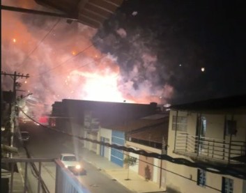 Vídeo- Explosão em depósito de fogos de artifício causa pânico em Arapiraca