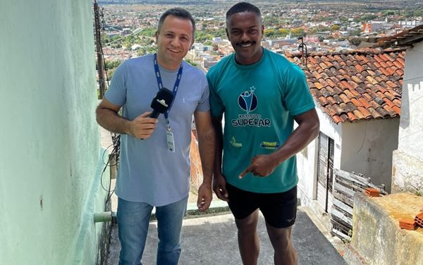 Fisiculturista Júnior santos, de Palmeira dos Índios, conquista cinco troféus em campeonato em Penedo