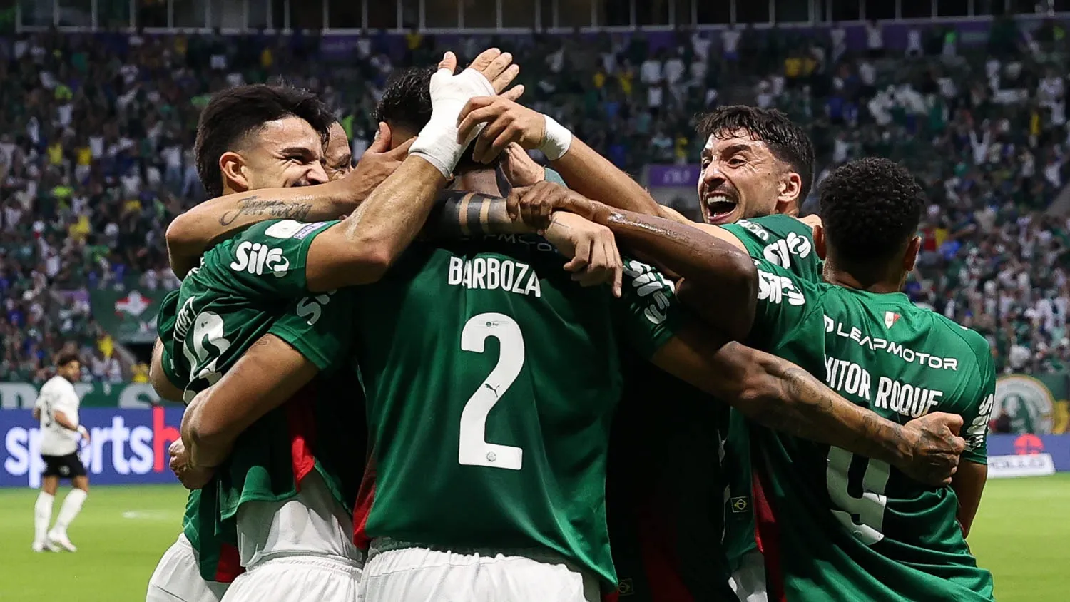 BRASILEIRÃO: Palmeiras atropela Corinthians e Flamengo garante liderança