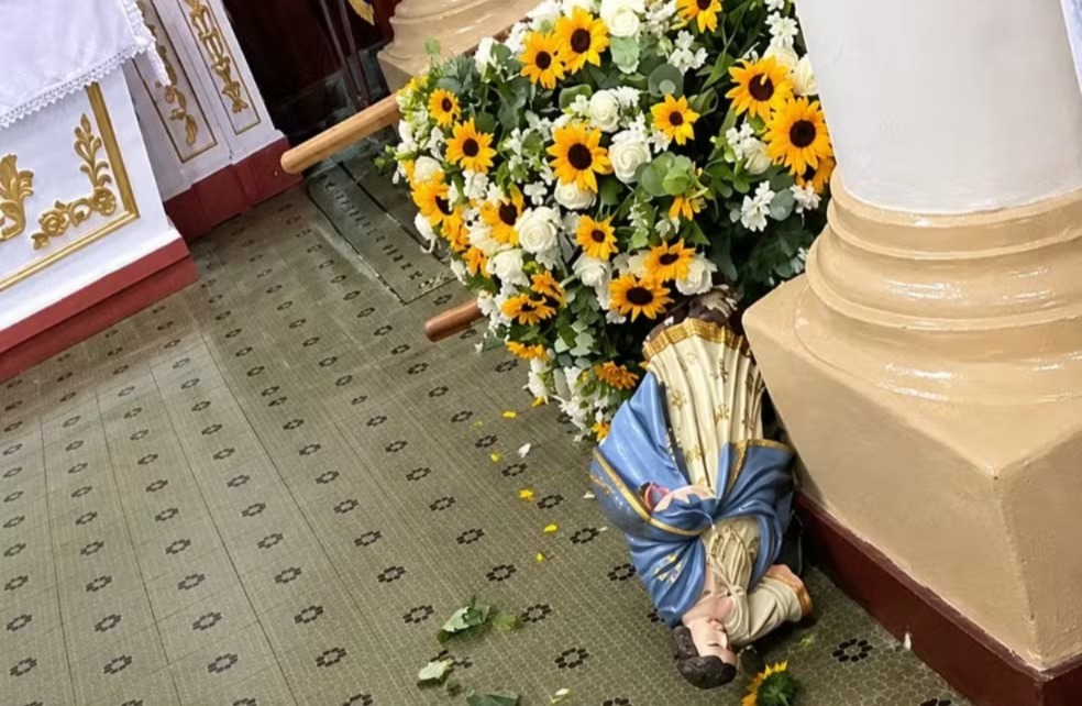 Homem é preso após chutar imagem histórica de Nossa Senhora do Rosário em Minas Gerais