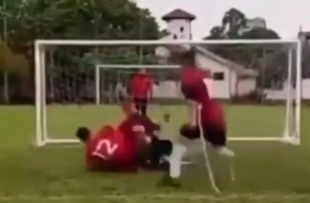 Final de futebol para amputados termina em briga generalizada com socos e golpes de muletas
