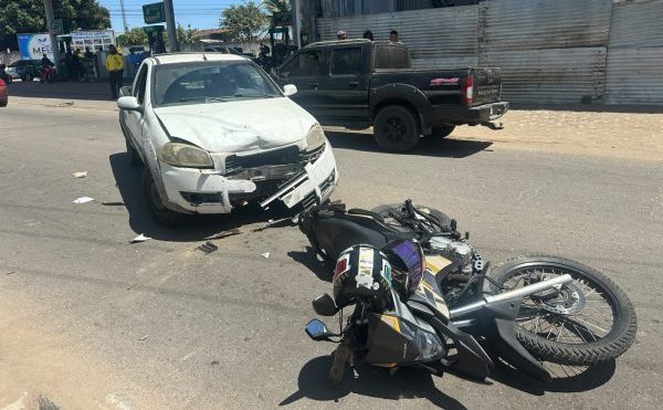 Motociclista fica ferida após colisão em Arapiraca