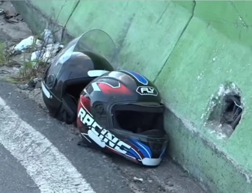 Motociclista morre e corpo fica pendurado em viaduto de Maceió após colisão