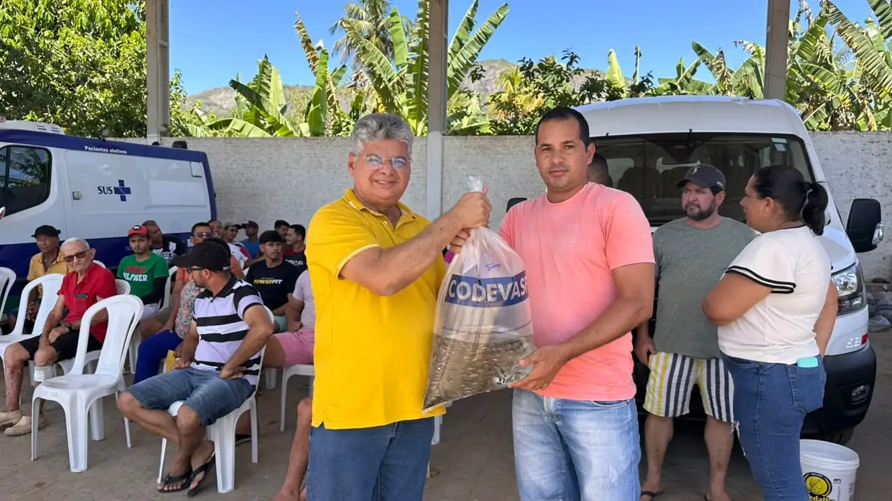 Tanque d’Arca avança no fortalecimento da agricultura familiar com entrega de alevinos e novos projetos