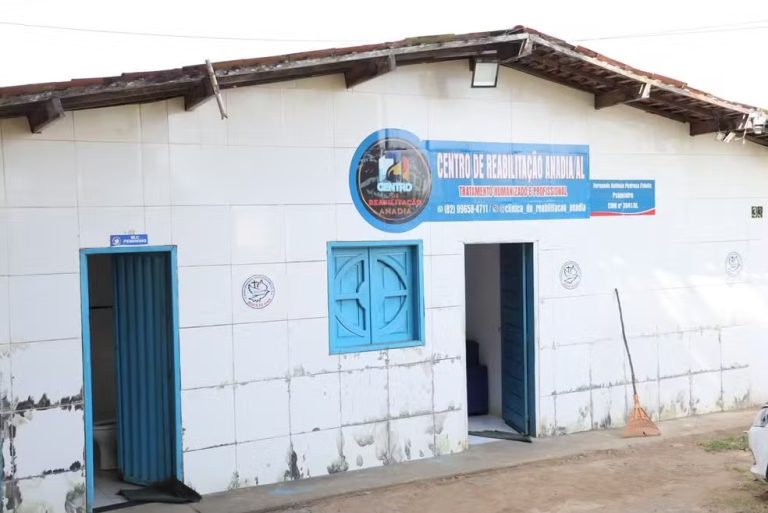 Adolescente relata ter sido amarrado e mantido sem comida em clínica para dependentes químicos em Anadia