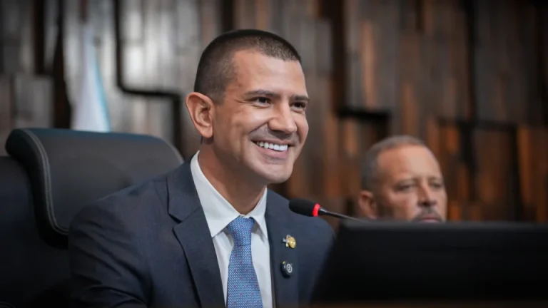 TSE anula votos de Garotinho e abre caminho para vitória de Ruas no 1º turno no RJ